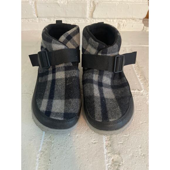 Chaco Women's Ramble Black Grey Plaid Flannel Slippers Booties Size 9 - Picture 1 of 7